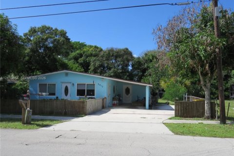 House in Stuart, Florida 2 bedrooms, 80.27 sq.m. № 2426566