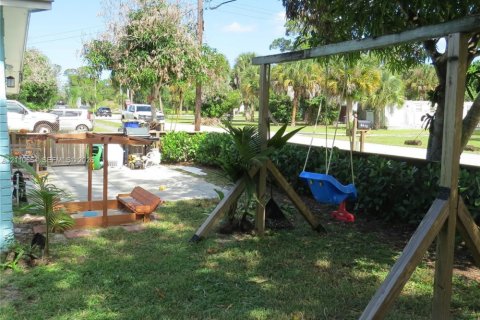 House in Stuart, Florida 2 bedrooms, 80.27 sq.m. № 2426566 - photo 8