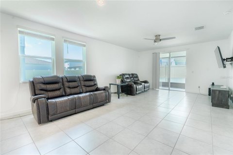 House in Davenport, Florida 4 bedrooms, 137.77 sq.m. № 1785568 - photo 4