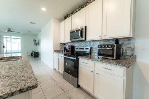 House in Davenport, Florida 4 bedrooms, 137.77 sq.m. № 1785568 - photo 9