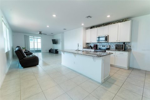 House in Davenport, Florida 4 bedrooms, 137.77 sq.m. № 1785568 - photo 6