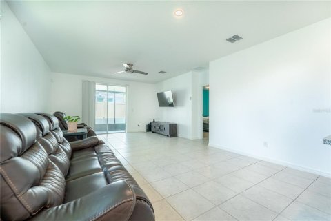 House in Davenport, Florida 4 bedrooms, 137.77 sq.m. № 1785568 - photo 5