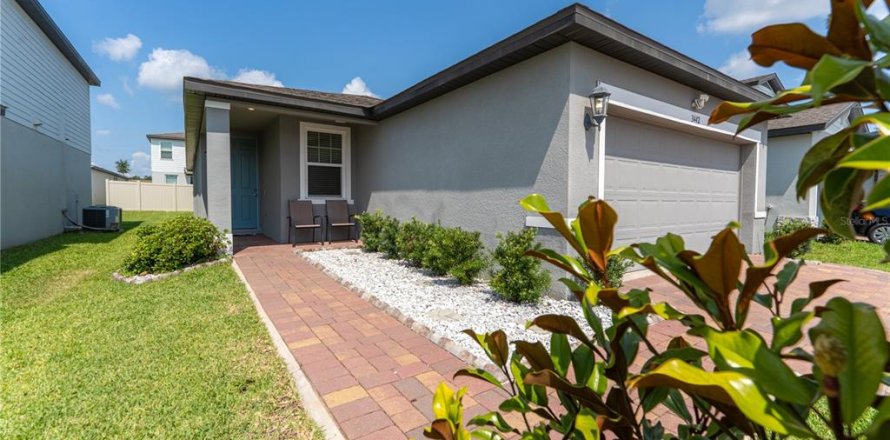 House in Davenport, Florida 4 bedrooms, 137.77 sq.m. № 1785568