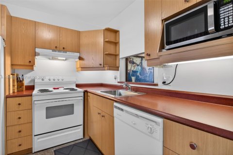 Купить кондоминиум в Лодерхилл, Флорида 1 спальня, 65.03м2, № 2052445 - фото 10