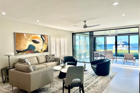 Condo à Punta Gorda, Floride, 3 chambres  № 2128266