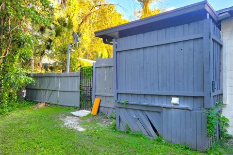 House in Tampa, Florida 2 bedrooms, 169.27 sq.m. № 2212957 - photo 6