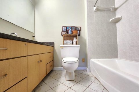 House in Tampa, Florida 2 bedrooms, 169.27 sq.m. № 2212957 - photo 22