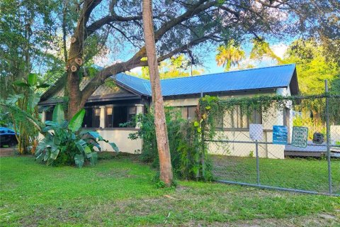 House in Tampa, Florida 2 bedrooms, 169.27 sq.m. № 2212957 - photo 2