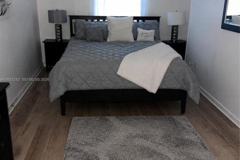 Condo in Lauderhill, Florida, 1 bedroom  № 2083921 - photo 3