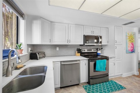 Condominio en venta en Saint Petersburg, Florida, 2 dormitorios, 90.58 m2 № 1883104 - foto 13