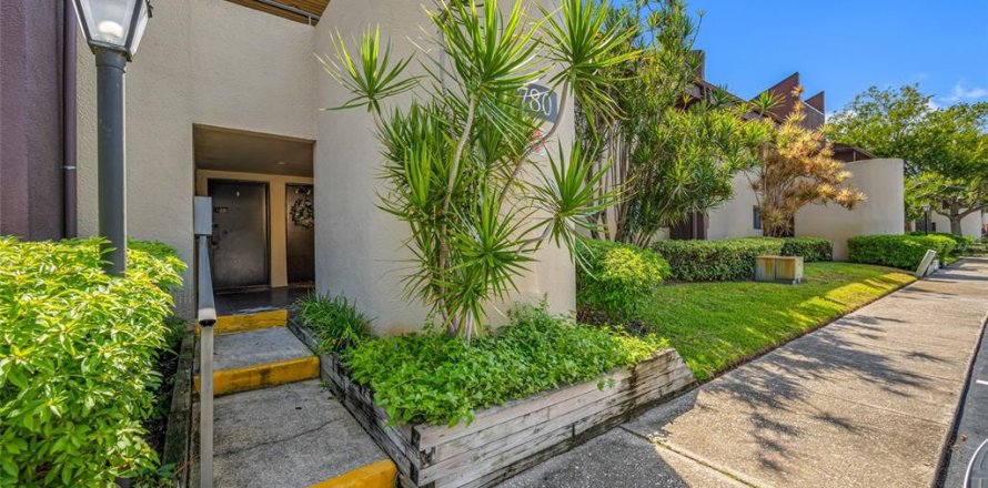 Condominio en Saint Petersburg, Florida, 2 dormitorios  № 1883104