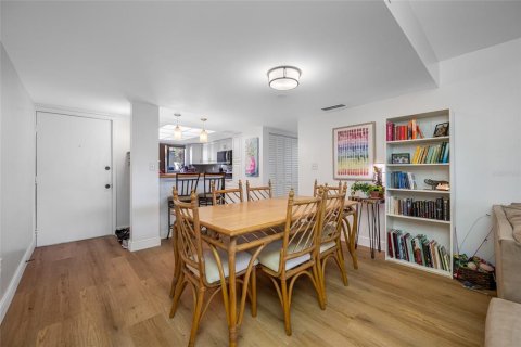Condominio en venta en Saint Petersburg, Florida, 2 dormitorios, 90.58 m2 № 1883104 - foto 4
