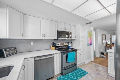 Condominio en venta en Saint Petersburg, Florida, 2 dormitorios, 90.58 m2 № 1883104 - foto 12