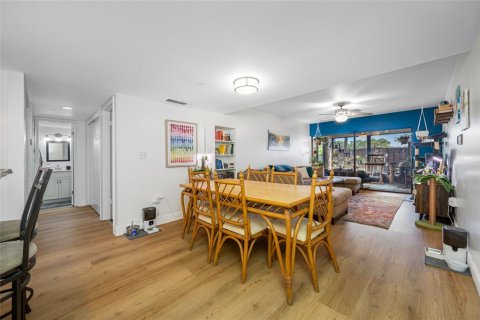 Condominio en venta en Saint Petersburg, Florida, 2 dormitorios, 90.58 m2 № 1883104 - foto 3