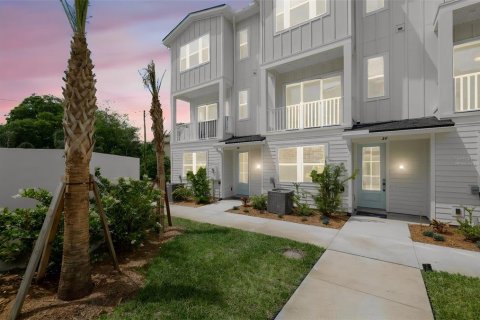Adosado en venta en Jacksonville Beach, Florida, 4 dormitorios, 190.54 m2 № 2314409 - foto 2