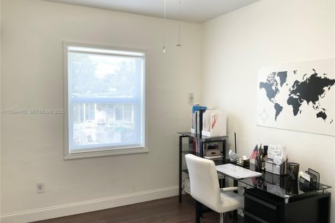 House in Miami, Florida 3 bedrooms, 98.38 sq.m. № 2035591 - photo 15