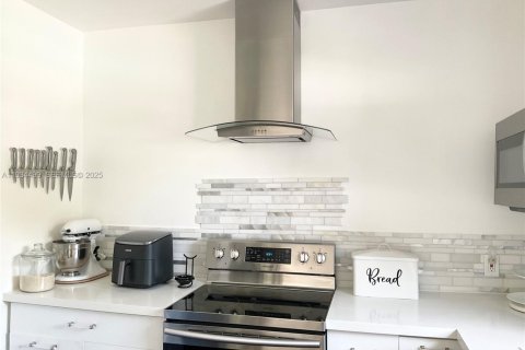 House in Miami, Florida 3 bedrooms, 98.38 sq.m. № 2035591 - photo 9