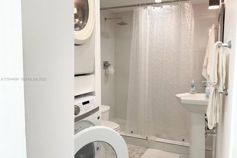 House in Miami, Florida 3 bedrooms, 98.38 sq.m. № 2035591 - photo 11