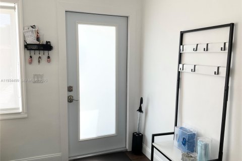 House in Miami, Florida 3 bedrooms, 98.38 sq.m. № 2035591 - photo 4