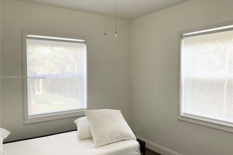 House in Miami, Florida 3 bedrooms, 98.38 sq.m. № 2035591 - photo 18