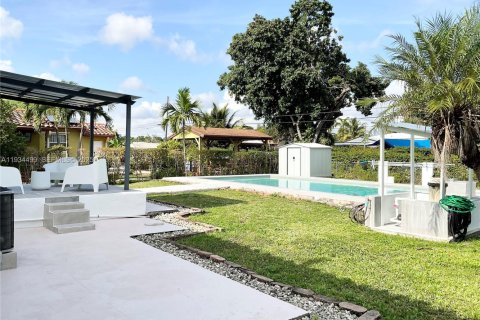 House in Miami, Florida 3 bedrooms, 98.38 sq.m. № 2035591 - photo 30