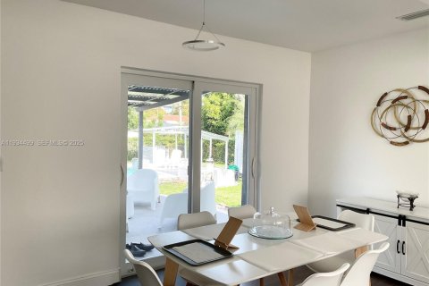 House in Miami, Florida 3 bedrooms, 98.38 sq.m. № 2035591 - photo 7