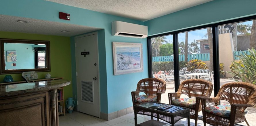 Condominio en Hutchinson Island South, Florida, 2 dormitorios № 1077795