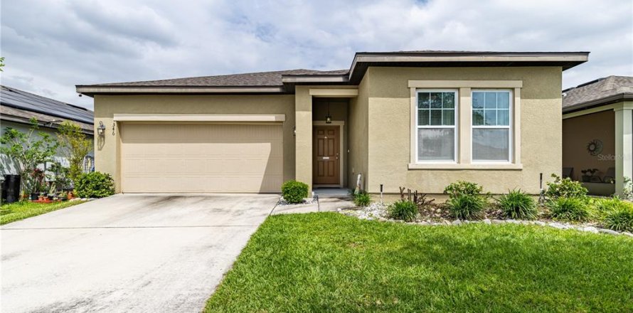 House in Haines City, Florida 3 bedrooms, 167.41 sq.m. № 2220591