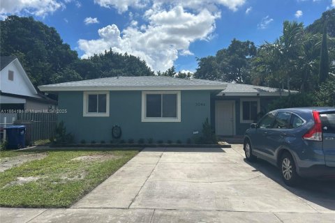 Villa ou maison à vendre à Miami, Floride: 3 chambres, 131.74 m2 № 1931454 - photo 1