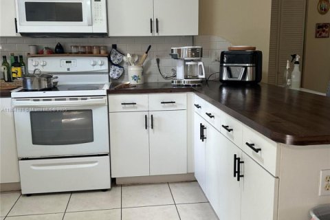 Villa ou maison à vendre à Miami, Floride: 3 chambres, 131.74 m2 № 1931454 - photo 5