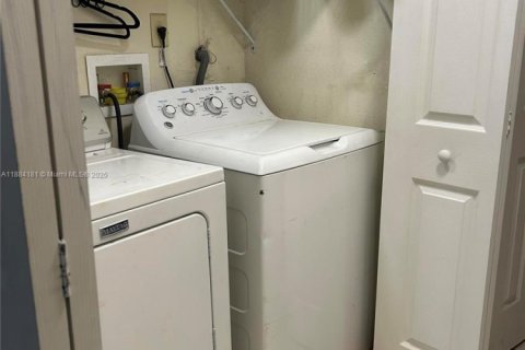 Villa ou maison à vendre à Miami, Floride: 3 chambres, 131.74 m2 № 1931454 - photo 11