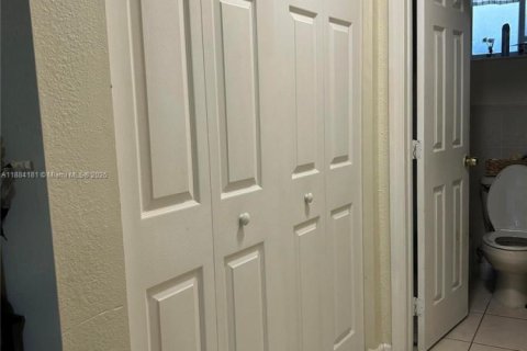 Villa ou maison à vendre à Miami, Floride: 3 chambres, 131.74 m2 № 1931454 - photo 10