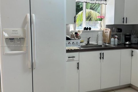 Villa ou maison à vendre à Miami, Floride: 3 chambres, 131.74 m2 № 1931454 - photo 3