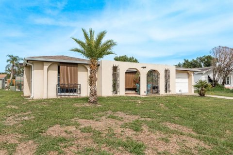 Casa en venta en Holiday, Florida, 2 dormitorios, 119.19 m2 № 1829257 - foto 3