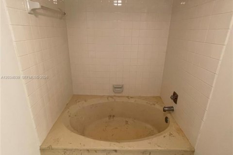 Condominio en venta en Weston, Florida, 2 dormitorios, 120.03 m2 № 2083952 - foto 16