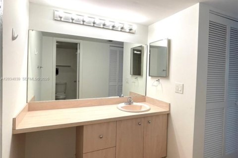 Condominio en venta en Weston, Florida, 2 dormitorios, 120.03 m2 № 2083952 - foto 17