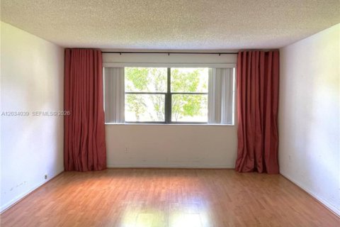 Condominio en venta en Weston, Florida, 2 dormitorios, 120.03 m2 № 2083952 - foto 14
