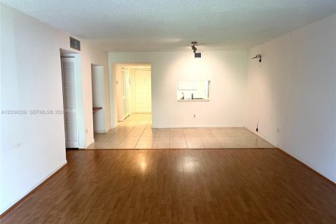 Condominio en venta en Weston, Florida, 2 dormitorios, 120.03 m2 № 2083952 - foto 5