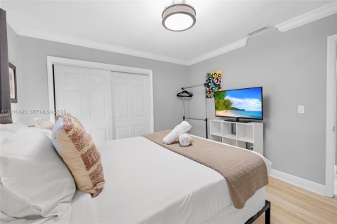 House in North Bay Village, Florida 4 bedrooms, 201.97 sq.m. № 2185221 - photo 28