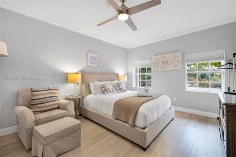 House in North Bay Village, Florida 4 bedrooms, 201.97 sq.m. № 2185221 - photo 18