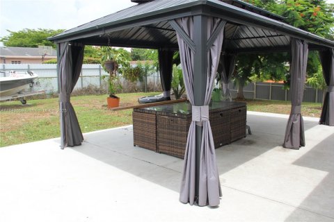 Casa en venta en Miami, Florida, 3 dormitorios, 122.91 m2 № 1836352 - foto 18