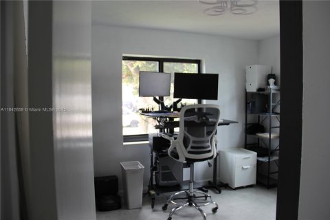 Casa en venta en Miami, Florida, 3 dormitorios, 122.91 m2 № 1836352 - foto 11