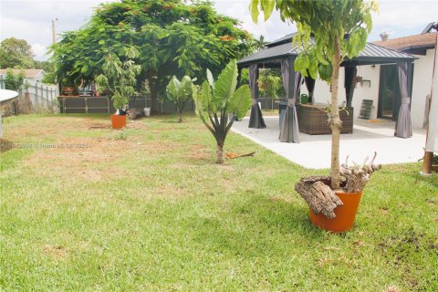 Casa en venta en Miami, Florida, 3 dormitorios, 122.91 m2 № 1836352 - foto 21