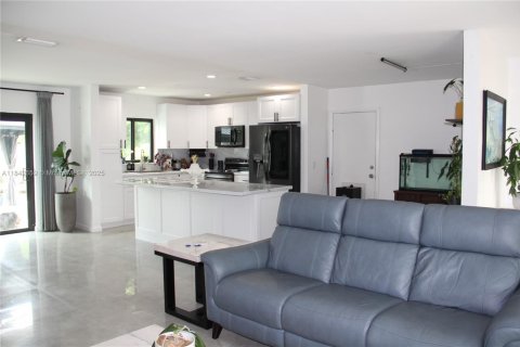 Casa en venta en Miami, Florida, 3 dormitorios, 122.91 m2 № 1836352 - foto 24