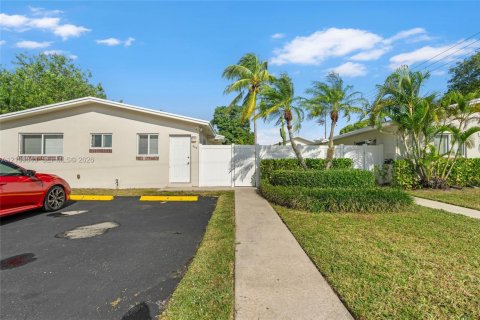 Villa ou maison à louer à Fort Lauderdale, Floride: 1 chambre, 151.99 m2 № 2423023 - photo 15