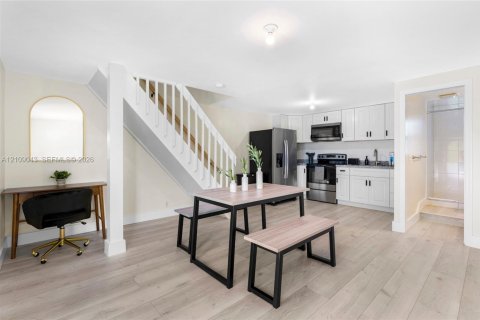 Villa ou maison à louer à Fort Lauderdale, Floride: 1 chambre, 151.99 m2 № 2423023 - photo 11