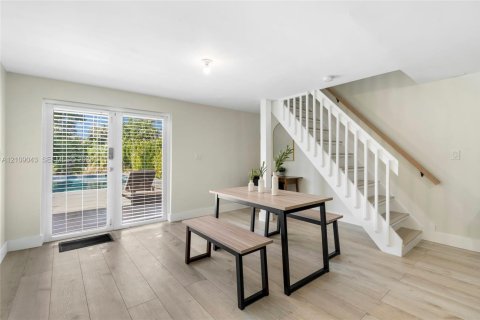 Villa ou maison à louer à Fort Lauderdale, Floride: 1 chambre, 151.99 m2 № 2423023 - photo 8