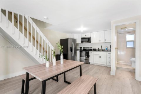 Villa ou maison à louer à Fort Lauderdale, Floride: 1 chambre, 151.99 m2 № 2423023 - photo 3