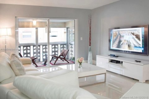 Condominio en alquiler en Pompano Beach, Florida, 2 dormitorios, 78.04 m2 № 1944454 - foto 2