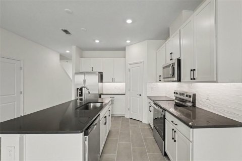 Touwnhouse à louer à San Antonio, Floride: 3 chambres, 148.83 m2 № 2310869 - photo 8